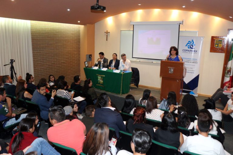 Conferencia sobre el cambio climático impartida por miembros de la Coparmex CDMX