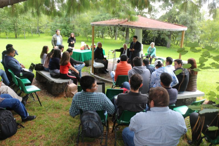 Café-coloquio Ciencia y Fe con estudiantes de RCI y Teología