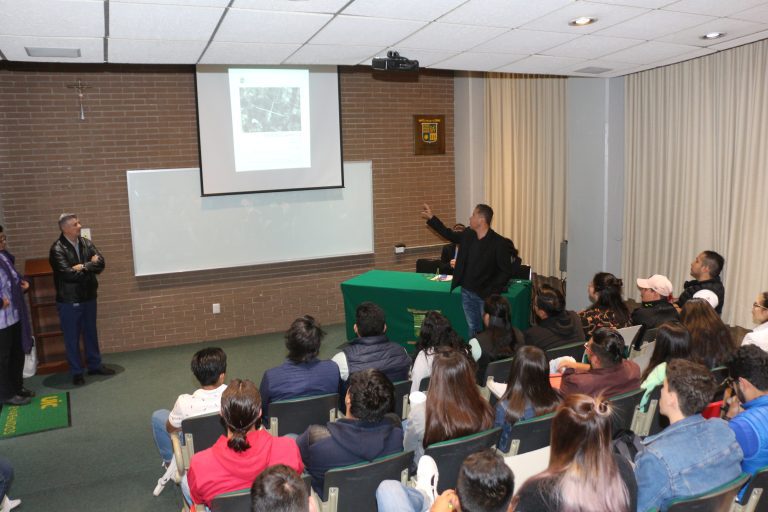 Escuela de Arquitectura hace su tradicional Repentina