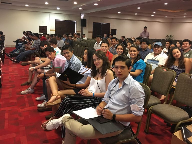 Asiste UIC al XX Congreso Internacional de Administración y Finanzas en Puerto Vallarta