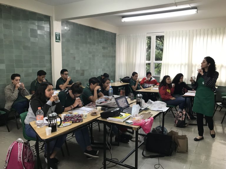 Plática de Starbucks a estudiantes del 5° semestre de Bachillerato