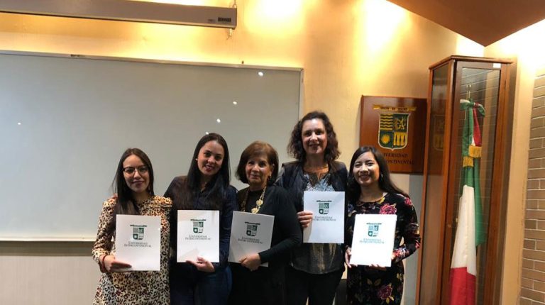 Entrega de constancias del Seminario de titulación de los posgrados en Educación