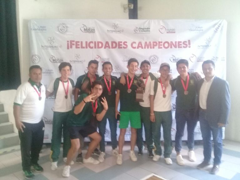 Equipo de futbol  varonil Bachillerato gana 3er