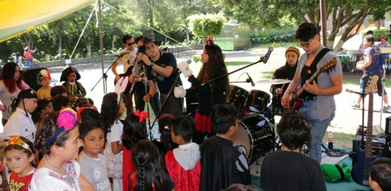 Banda de rock UIC ofrece recital en el Curso de Verano infantil 2017