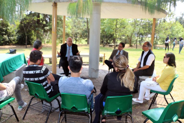 Café-coloquio Ciencia y Fe con estudiantes de Derecho