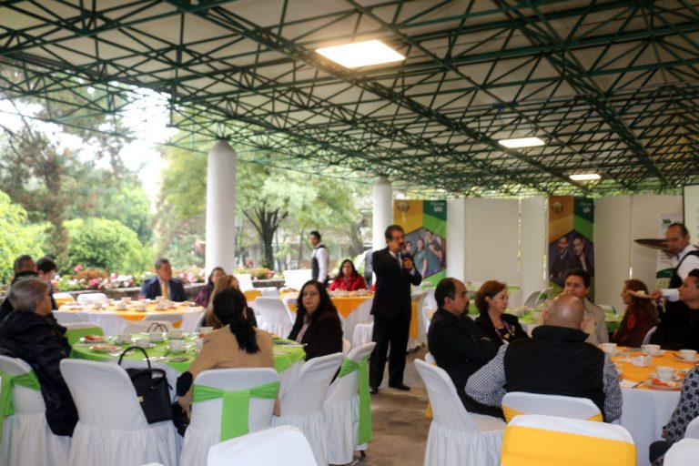 Desayuno para directores y orientadores de escuelas