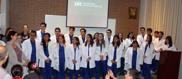 Ceremonia de Entrega de batas de la Facultad de Odontología