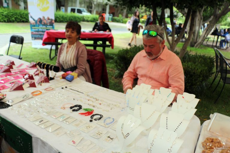 UIC en apoyo de microempresarios durante el Congreso Internacional de Análisis Organizacional