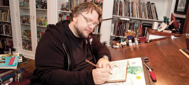 la clave del exito de guillermo del toro, guillermo del toro dibuja en su estudio, 148 KB, Guillermo del Toro