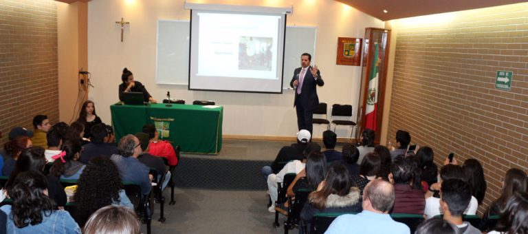 Conferencia de Miguel Aquino sobre corrupción de los agentes aduanales