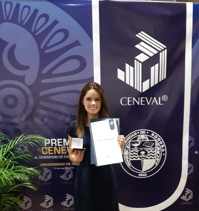 Reciben dos egresadas UIC Premio Ceneval al Desempeño de Excelencia-EGEL