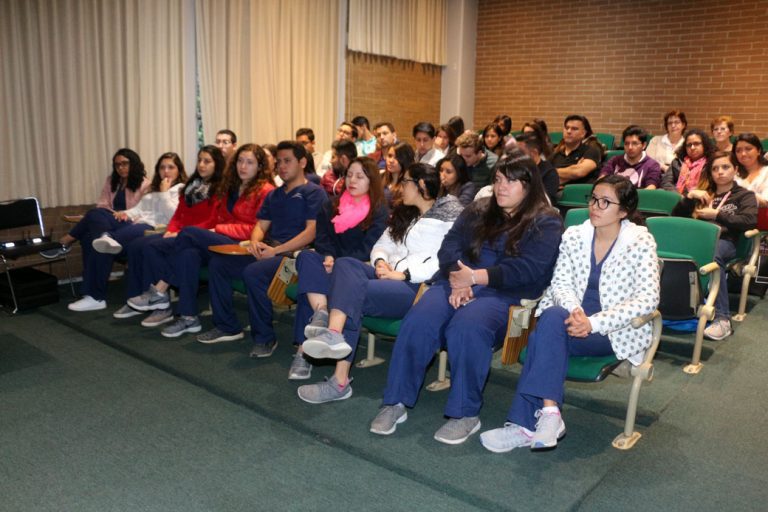 Reciben reconocimiento estudiantes que participaron en la aplicación del EMA