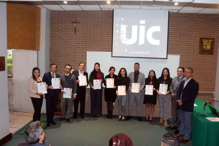 Entrega de constancias del seminario Alto nivel en Auditoria Administrativa