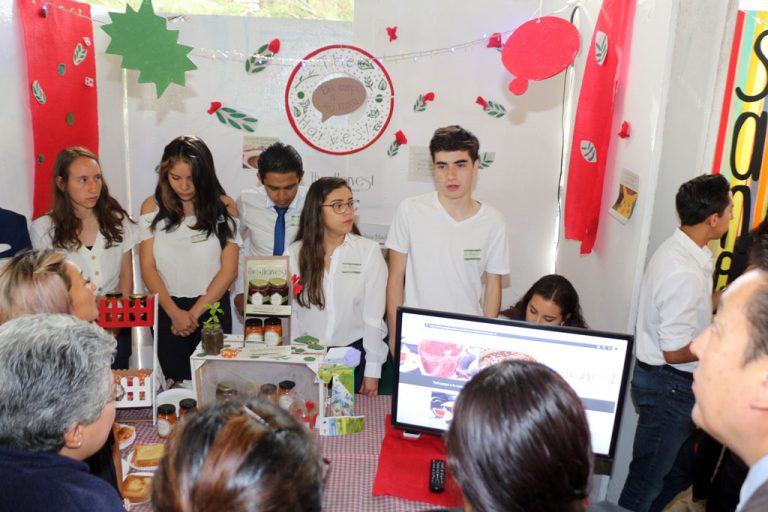 Exposición gastronómica de Formación para el trabajo del Bachillerato UIC